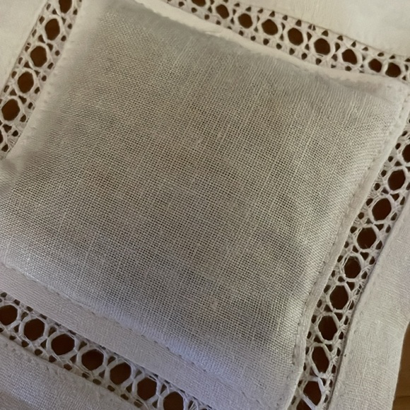 Lovely lavender handkerchief sachet w/ embroidery and daisy detail, ~4.5”X 4.5” - Picture 6 of 7